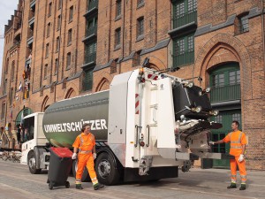 Camión de recogida d eresiduos equipado con Allison en las calles de Hamburgo