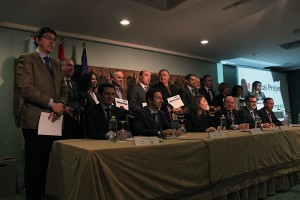 Foto de familia de los galardonados en los Premios Medio Ambiente APROEMA