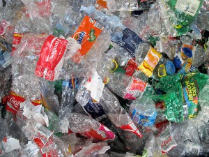 botellas de plástico recicladas