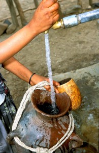 Casi dos mil millones de personas utilizan a diario agua contaminada