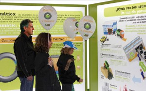 La exposición "Recicla y Sonríe" muestra la importancia del reciclaje de los neumáticos usados