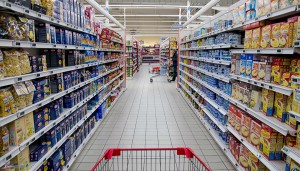 Retirada la ley que prohibía a los supermercados franceses tirar alimentos