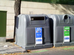 El robo de cartón de contenedores y vía pública supone pérdidas millonarias para las arcas del Ayuntamiento de Madrid