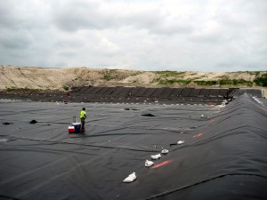 Varias CCAA reconocen la acreditación de ENAC para el control de calidad en la impermeabilización de vertederos