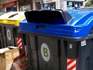 Los contenedores antirrobo de papel y cartón ya están probándose en distintos municipios