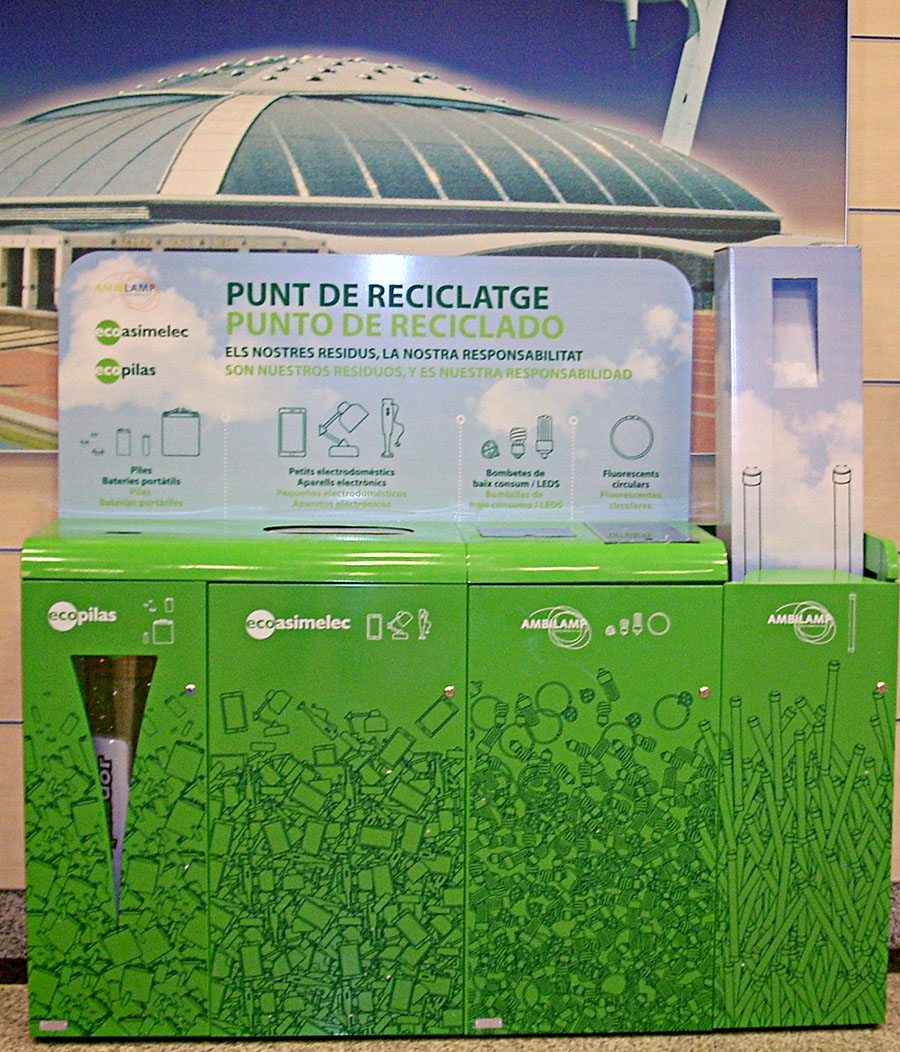 4 Fotos 1 Palabra 8 Letras Contenedores Nuevos contenedores para el reciclaje de residuos electrónicos en los  centros de El Corte Inglés de Cataluña - Residuos Profesional