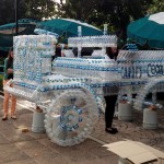 México: estudiantes de Diseño Industrial ganan un concurso de esculturas con botellas recicladas