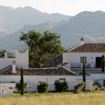 Huesos de aceituna alimentan dos calderas de biomasa en un hotel de Málaga