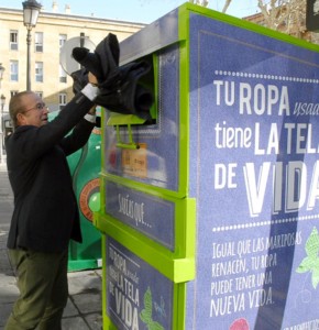 Nuevos contenedores de reciclaje textil en Granada
