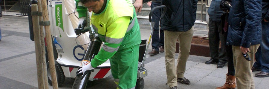 Almería incorpora nuevos equipos eléctricos para el aseo urbano de la ciudad