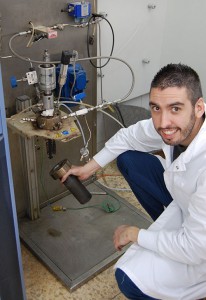 un investigador de la UPV obtiene hidrógeno a partir de residuos electrónicos