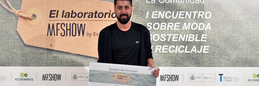 El diseñador Moisés Nieto gana el certamen de El Laboratorio MFSHOW by Ecoembes