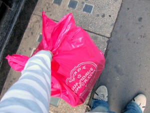 Los supermercados ingleses han comenzado a cobrar por las bolsas de plástico