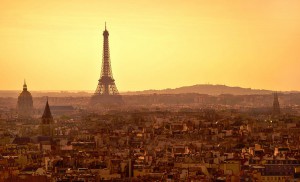 El Ayuntamiento de París multará con 68 euros a quien tire colillas al suelo
