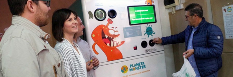 Una máquina instalada en el mercado de Vila-real compensa por reciclar
