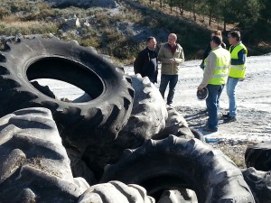 La Junta de Andalucía retira 485 toneladas de neumáticos usados abandonados en Vélez-Rubio 