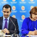 Convenio entre Ayuntamiento de Almería y Cáritas Koopera para poner contenedores de ropa