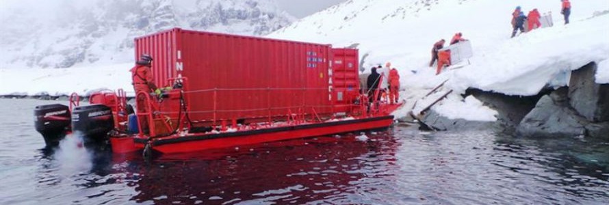 La Armada de Chile retira de la Antártida 200 toneladas de residuos