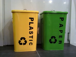 Cada hogar español dispone de una media de tres cubos de reciclaje