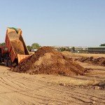 Denuncian el vertido de tierras contaminadas por el incendio de Chiloeches en parcelas agrícolas