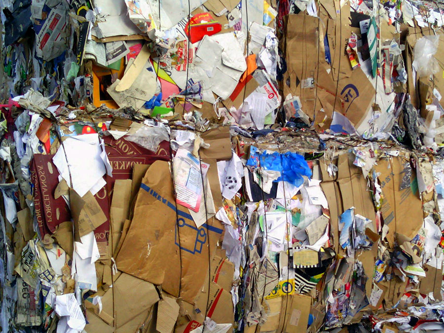 Cada español reciclará 2 kg de papel y cartón en Navidad