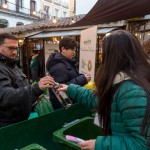 Miles de ciudadanos reciben un roscón de reyes al reciclar el vidrio de las navidades