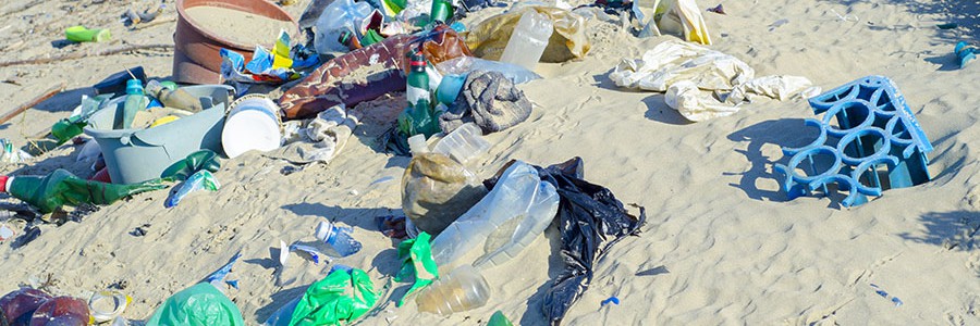 El primer envase de champú hecho con plástico reciclado procedente de las playas
