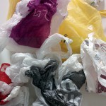 Cobrar por las bolsas de plástico es “insuficiente”, según Ecologistas en Acción