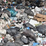 Bruselas reclama a España un impuesto nacional sobre el vertido de residuos