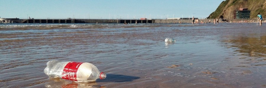 Un estudio afirma que el SDDR reduce un 40% la presencia de envases abandonados en los litorales