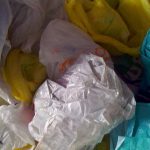 Reciclan bolsas de plástico usadas como componentes de baterías