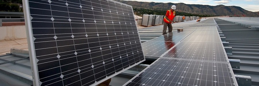 El reciclaje de paneles fotovoltaicos permite recuperar toneladas de vidrio, metales y plástico