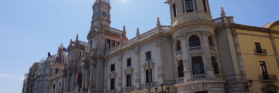 El Ayuntamiento de Valencia instala 7.000 papeleras de reciclaje en los edificios municipales