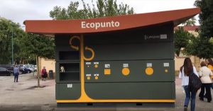 Uno de los puntos limpios urbanos o ecopuntos instalados en Sevilla