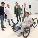 La campaña ‘Recicla vidrio y pedalea’ consigue una ‘Handbike’ para la Fundación del Hospital Nacional de Parapléjicos de Toledo