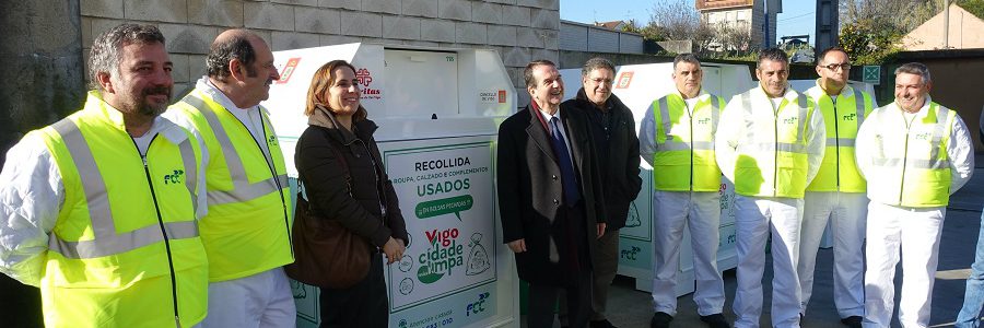 Vigo pone en marcha el servicio de reciclaje de ropa y aceite usados