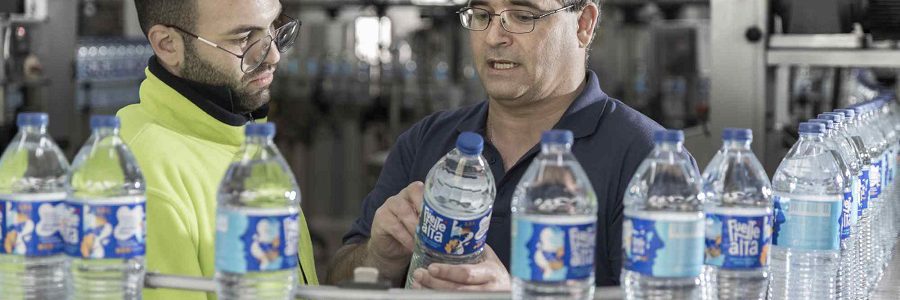 La marca de agua Fuentealta incorpora un 25% de PET reciclado en sus botellas