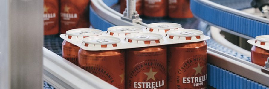 Damm prueba un embalaje biodegradable que sustituya a las anillas de plástico de las latas de cerveza