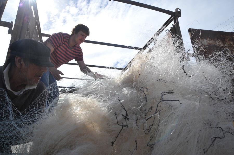 Un proyecto recoge cien toneladas de redes de pesca en la costa de Chile