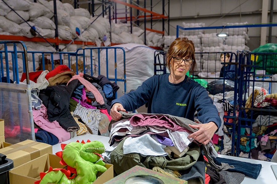 Humana recupera más de 8.000 toneladas de ropa usada en el primer semestre de 2019