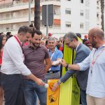 El alcalde de Cullera y el presidente de la Diputación de Valencia apoyan el reciclaje de bombillas en la salida de la Vuelta Ciclista