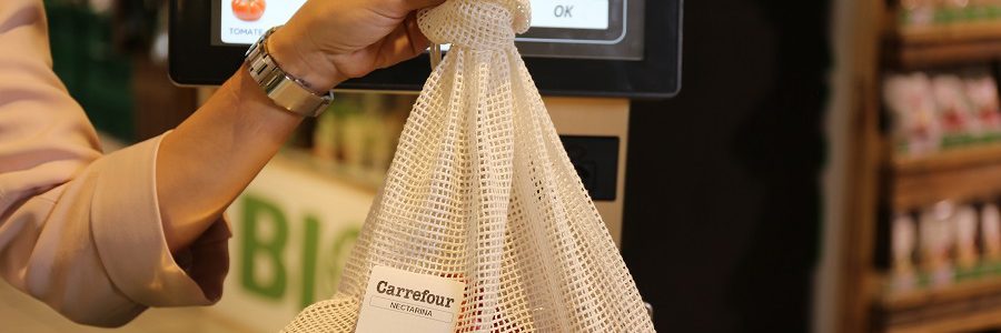 Carrefour lanza una malla de algodón como alternativa a las bolsas de plástico en sus fruterías