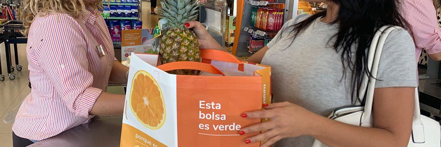 Consum sustituye la bolsa de rafia por una de plástico 100% reciclado