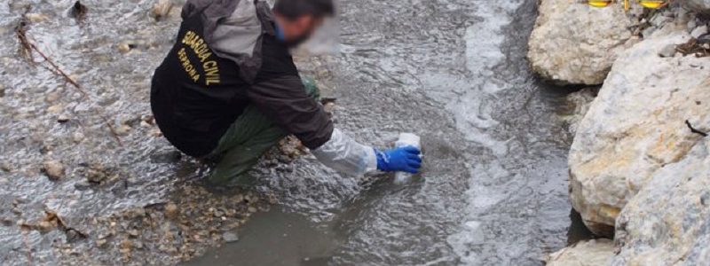 La Guardia Civil investiga a 46 personas por delitos vinculados a la contaminación marina y al tráfico de residuos