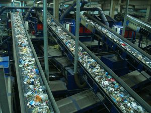 El tratamiento de residuos urbanos genera un volumen de negocio de 1.700 millones