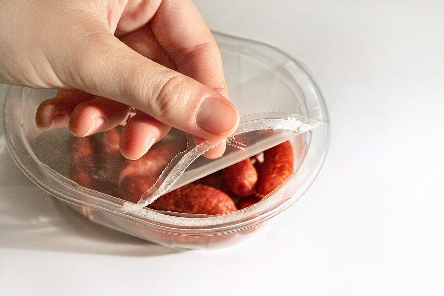 Abrir envases de pl´pastico también genera microplásticos