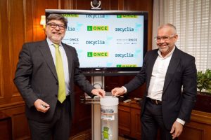 Acuerdo entre la ONCE y Recyclia para la gestión de residuos electrónicos