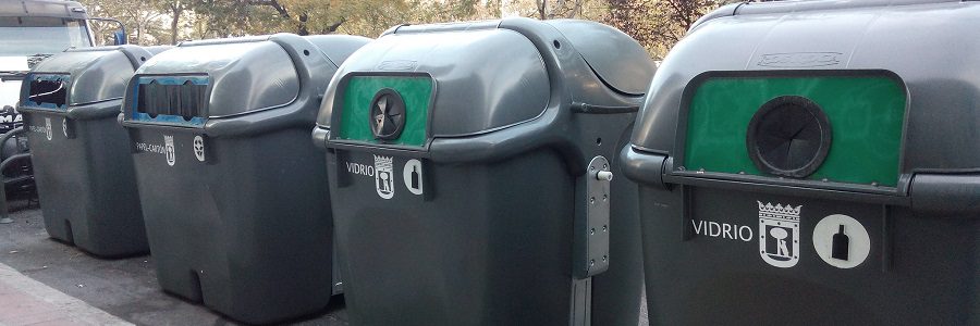 Estudiantes de la Universidad Rey Juan Carlos lanzan una iniciativa para bajar la basura a personas mayores o en cuarentena