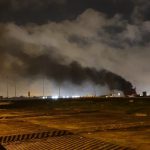 Denuncian la quema de residuos tóxicos en un polígono industrial de Sevilla