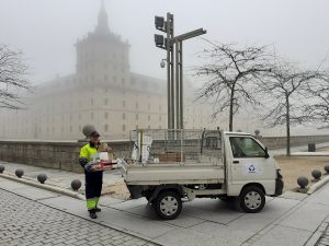Recogida puerta a puerta de cartón comercial en San Lorenzo de El Escorial